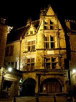 Sarlat-medieval-city-by-night-13.jpg