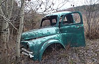 Abandoned Vehicle (14187096254).jpg
