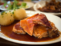 Krustenbraten mit Dunkelbiersoße.jpg
