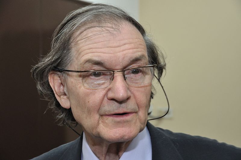 File:Roger Penrose 9552.JPG