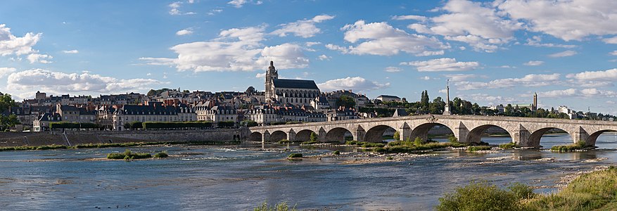 A 28 segment (2 x 14) panoramic view of Blois as viewed from the south-east on the far side of the Loire River.